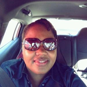 Meet your Posher, Yolanda